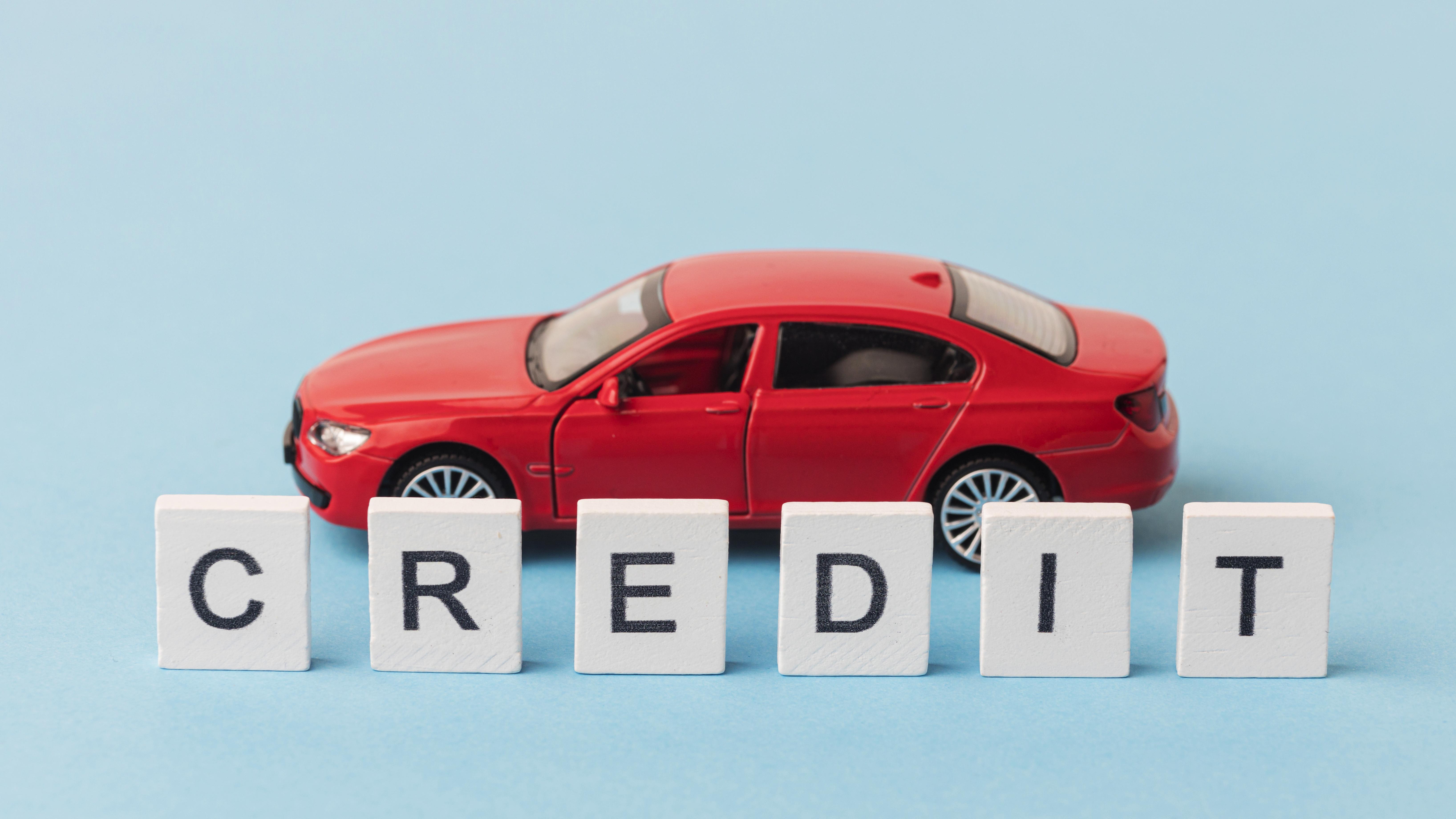 voiture rouge et lettres scrabble "credit"