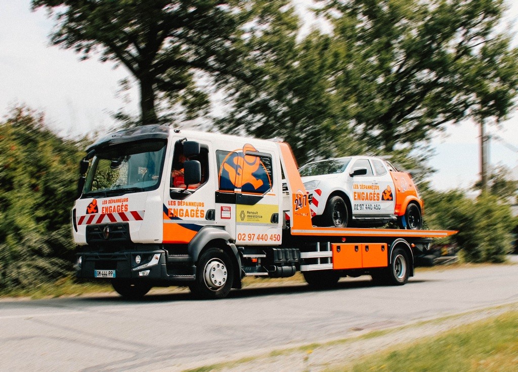 Dépanneuse plateau et panier