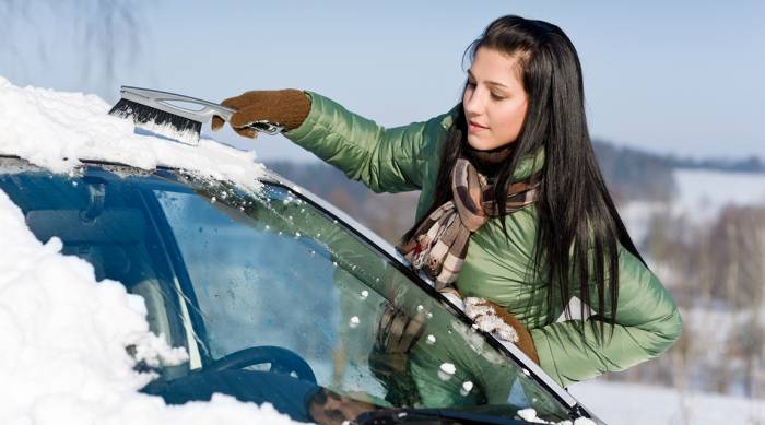 Comment enlever la neige sur une voiture ?